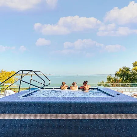 Hotel Helikon, 4*